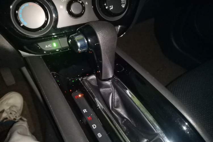 Used Honda Vezel 2015 1.5L CVT two-wheel drive Comfort trim Gear Lever