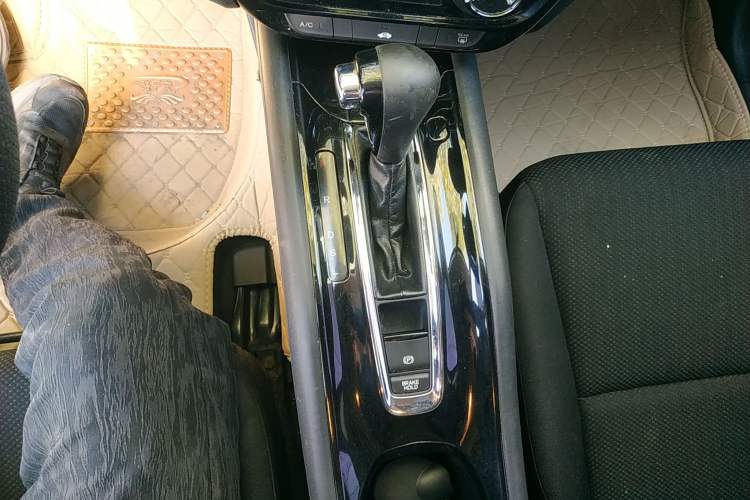 Used Honda Vezel 2015 1.5L CVT two-wheel drive Comfort trim Gear Lever