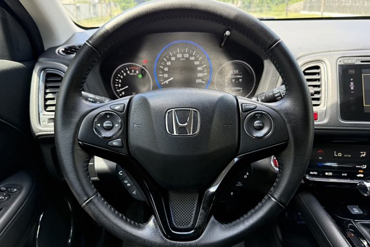 Used Honda Vezel 2015 1.8L CVT 2WD Luxury Model Interior 2