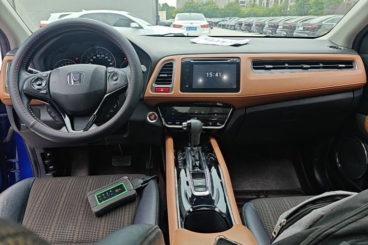 Used Honda Vezel 2015 1.8L CVT 2WD Luxury Model Interior 2