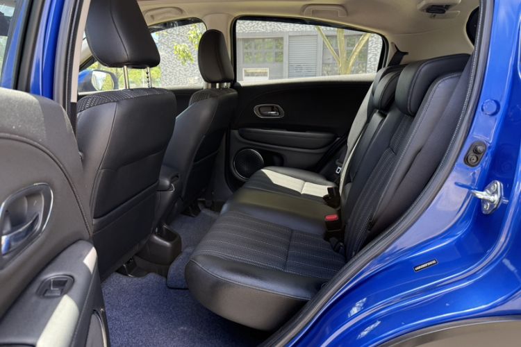 Used Honda Vezel 2015 1.8L CVT 2WD Luxury Model Interior 4