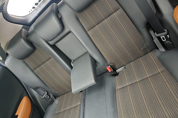 Used Honda Vezel 2015 1.8L CVT 2WD Luxury Model Interior 4