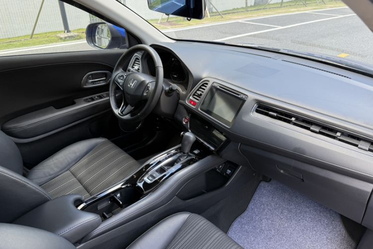 Used Honda Vezel 2015 1.8L CVT 2WD Luxury Model Interior 7