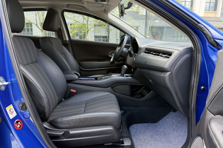 Used Honda Vezel 2015 1.8L CVT 2WD Luxury Model Interior 8