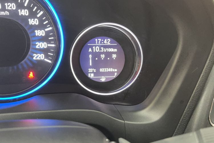Used Honda Vezel 2015 1.8L CVT 2WD Luxury Model Odometer Close Up