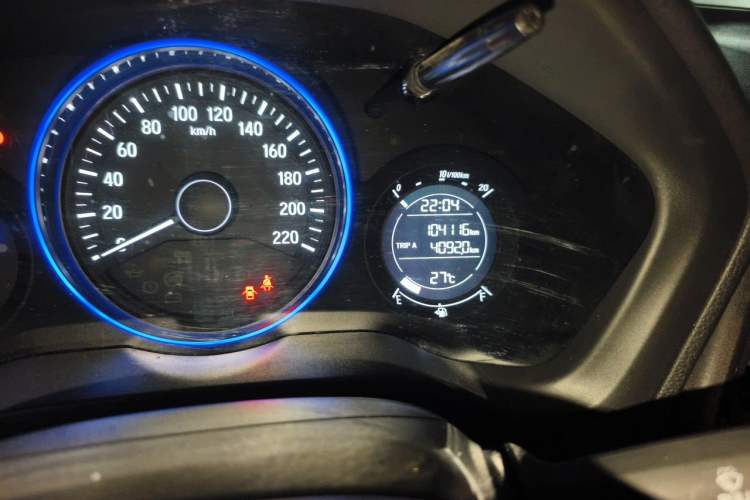 Used Honda Vezel 2015 1.5L CVT two-wheel drive Comfort trim Odometer Close Up