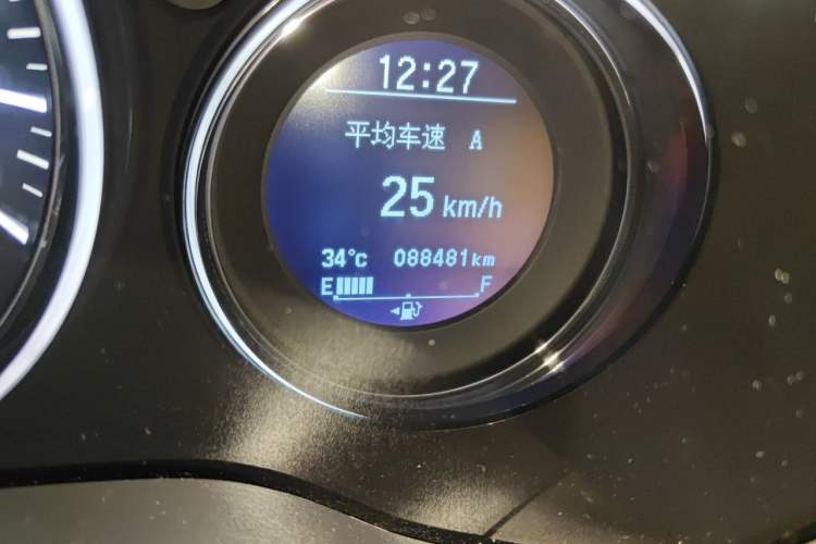 Used Honda Vezel 2015 1.8L CVT 2WD Luxury Model Odometer Close Up