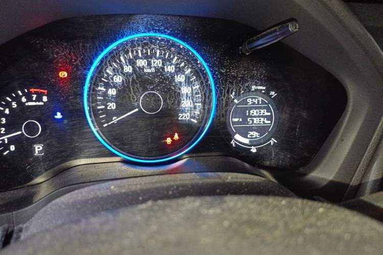 Used Honda Vezel 2015 1.5L CVT two-wheel drive Comfort trim Odometer Close Up
