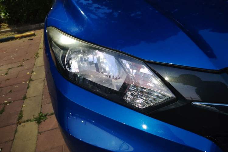 Used Honda Vezel 2015 1.5L CVT two-wheel drive Comfort trim Right Front Headlight