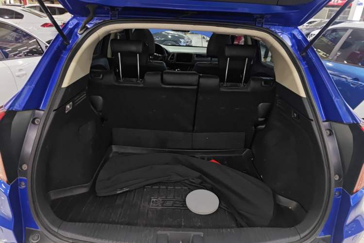 Used Honda Vezel 2015 1.8L CVT 2WD Luxury Model Trunk