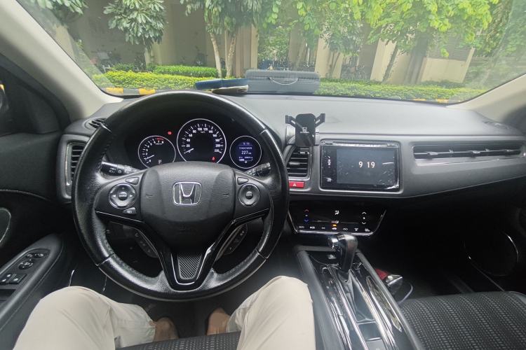 Used Honda Vezel 2015 1.8L CVT 2WD Luxury Model Center Console