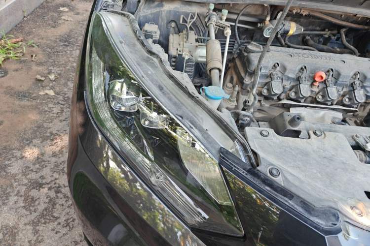 Used Honda Vezel 2015 1.8L CVT 2WD Luxury Model Engine Bay Right