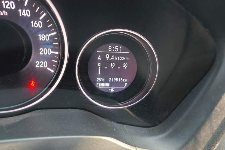 Used Honda Vezel 2015 1.8L CVT 2WD Luxury Model Odometer Close Up