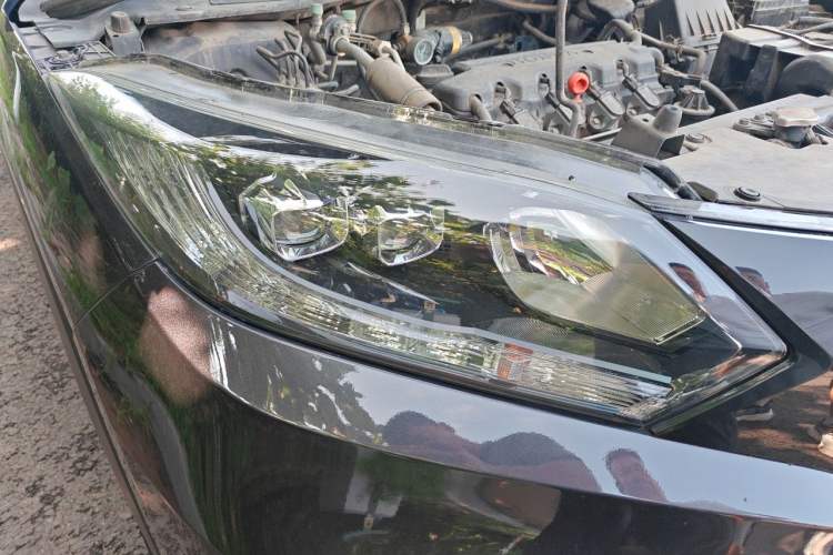 Used Honda Vezel 2015 1.8L CVT 2WD Luxury Model Right Front Headlight