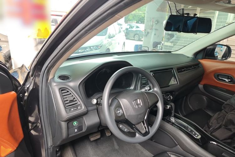 Used Honda Vezel 2015 1.5L CVT two-wheel drive Comfort trim Center Console