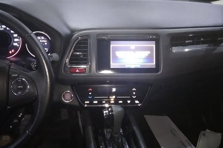 Used Honda Vezel 2015 1.8L CVT 2WD Luxury Model Center Console