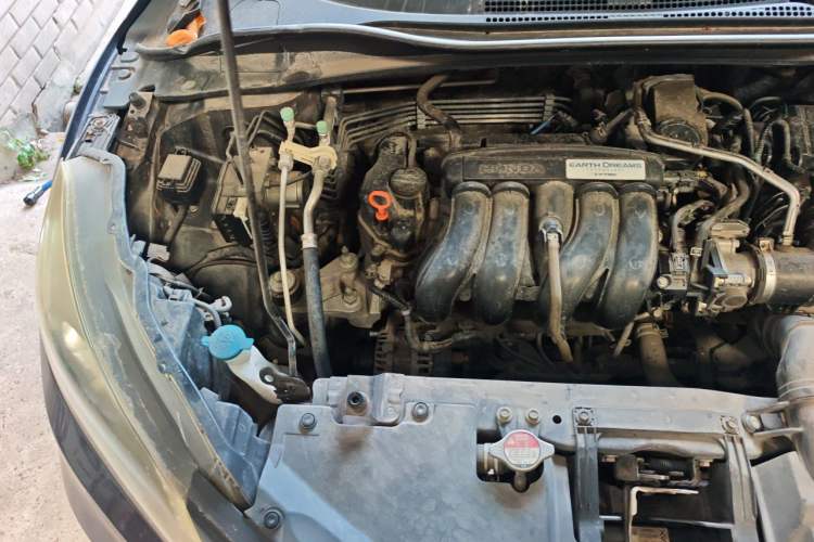 Used Honda Vezel 2015 1.5L CVT two-wheel drive Comfort trim Engine Bay Right