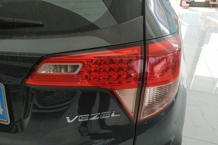 Used Honda Vezel 2015 1.5L CVT two-wheel drive Comfort trim Exterior 1