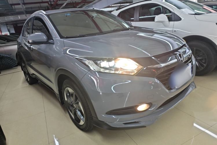 Used Honda Vezel 2015 1.8L CVT 2WD Luxury Model Front Right 45 Deg