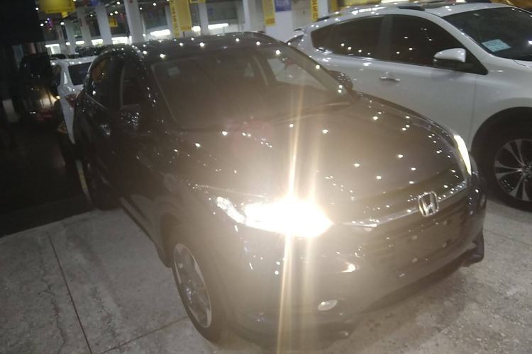 Used Honda Vezel 2015 1.8L CVT 2WD Luxury Model Front Right 45 Deg