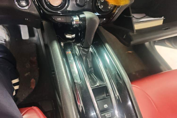 Used Honda Vezel 2015 1.5L CVT two-wheel drive Comfort trim Gear Lever
