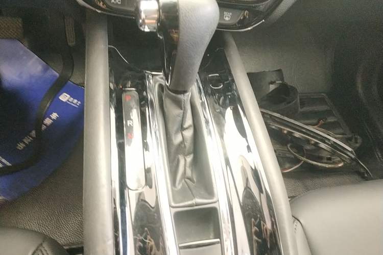 Used Honda Vezel 2015 1.5L CVT two-wheel drive Comfort trim Gear Lever