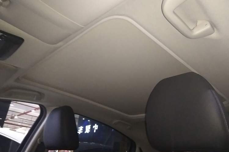 Used Honda Vezel 2015 1.8L CVT 2WD Luxury Model Headliner