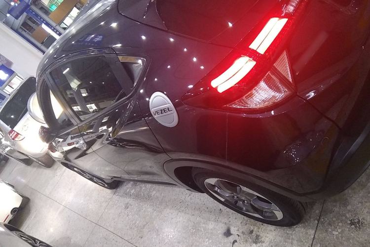 Used Honda Vezel 2015 1.8L CVT 2WD Luxury Model Left Side
