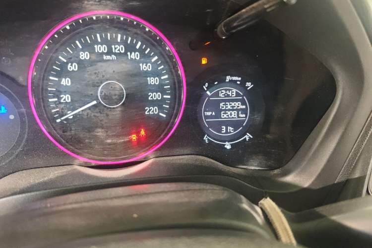 Used Honda Vezel 2015 1.5L CVT two-wheel drive Comfort trim Odometer Close Up