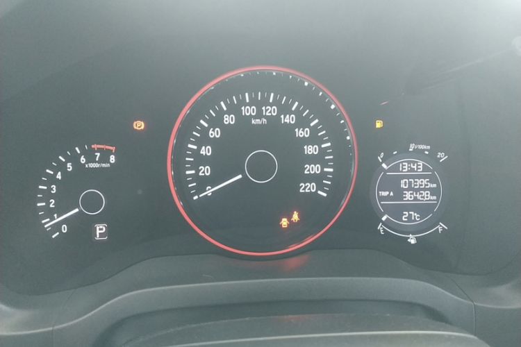 Used Honda Vezel 2015 1.5L CVT two-wheel drive Comfort trim Odometer Close Up