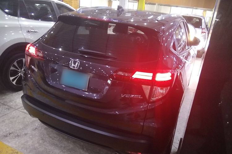 Used Honda Vezel 2015 1.8L CVT 2WD Luxury Model Rear Right 45 Deg