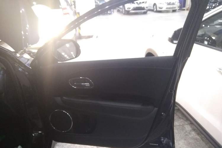 Used Honda Vezel 2015 1.8L CVT 2WD Luxury Model Right Front Door Interior