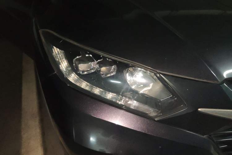 Used Honda Vezel 2015 1.8L CVT 2WD Luxury Model Right Front Headlight