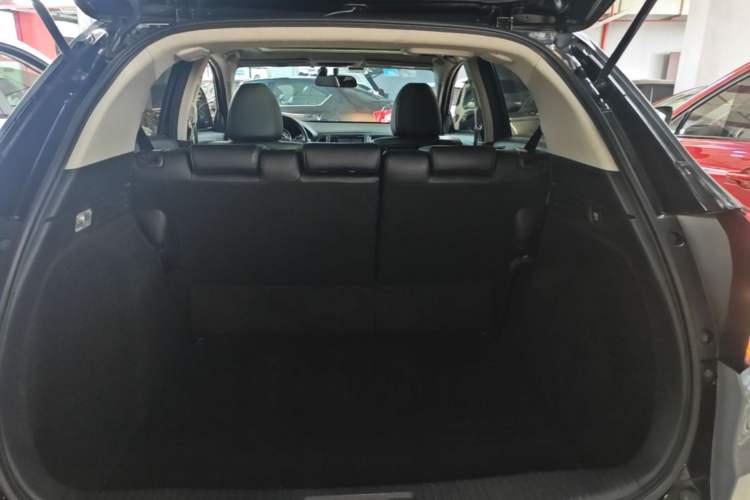 Used Honda Vezel 2015 1.8L CVT 2WD Luxury Model Trunk