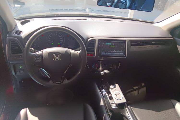 Used Honda Vezel 2015 1.8L CVT 2WD Elite Model Center Console