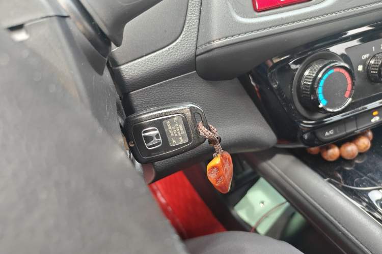 Used Honda Vezel 2015 1.5L CVT two-wheel drive Comfort trim Interior 1