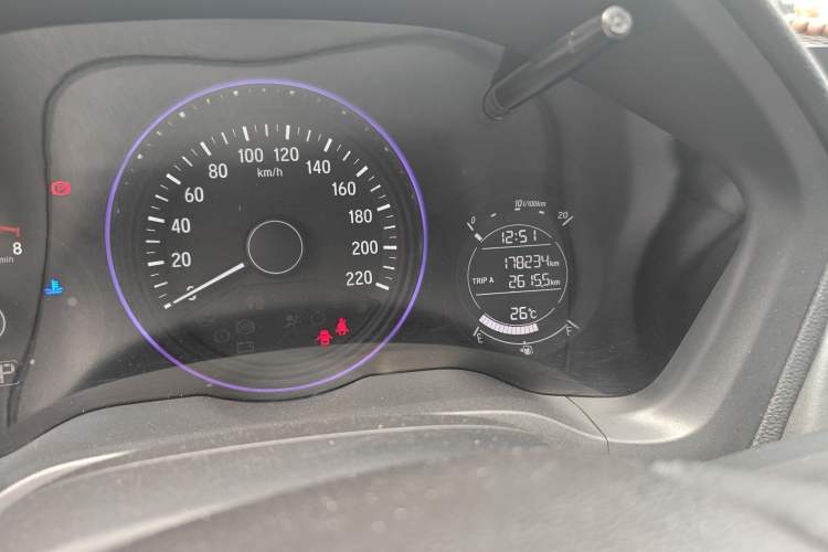 Used Honda Vezel 2015 1.5L CVT two-wheel drive Comfort trim Odometer Close Up