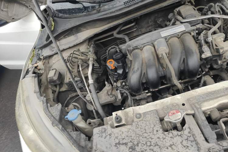 Used Honda Vezel 2015 1.5L CVT two-wheel drive Comfort trim Engine Bay Right