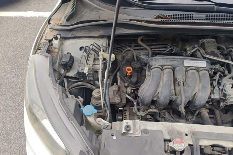 Used Honda Vezel 2015 1.5L CVT two-wheel drive Comfort trim Engine Bay Right