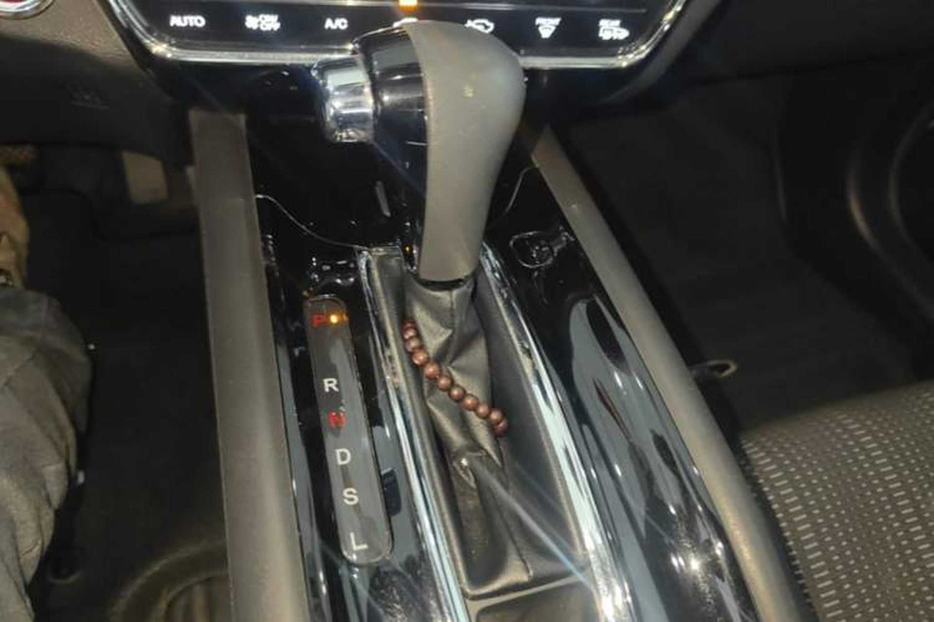Used Honda Vezel 2015 1.8L CVT 2WD Luxury Model Gear Lever