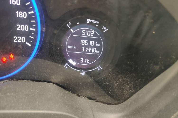 Used Honda Vezel 2015 1.5L CVT two-wheel drive Comfort trim Odometer Close Up