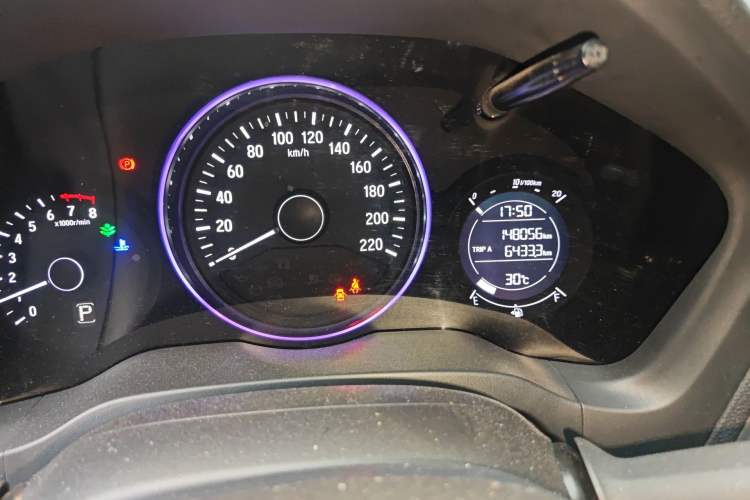 Used Honda Vezel 2015 1.5L CVT two-wheel drive Comfort trim Odometer Close Up