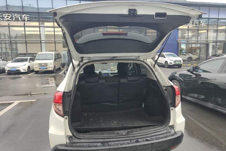 Used Honda Vezel 2015 1.5L CVT two-wheel drive Comfort trim Trunk