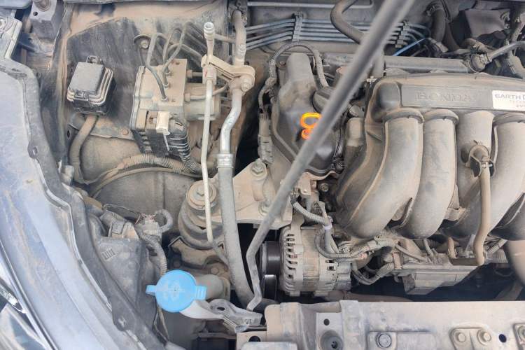 Used Honda Vezel 2015 1.5L CVT two-wheel drive Comfort trim Engine Bay Right