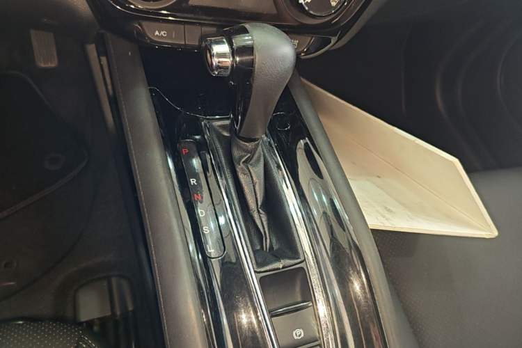 Used Honda Vezel 2015 1.5L CVT two-wheel drive Comfort trim Gear Lever