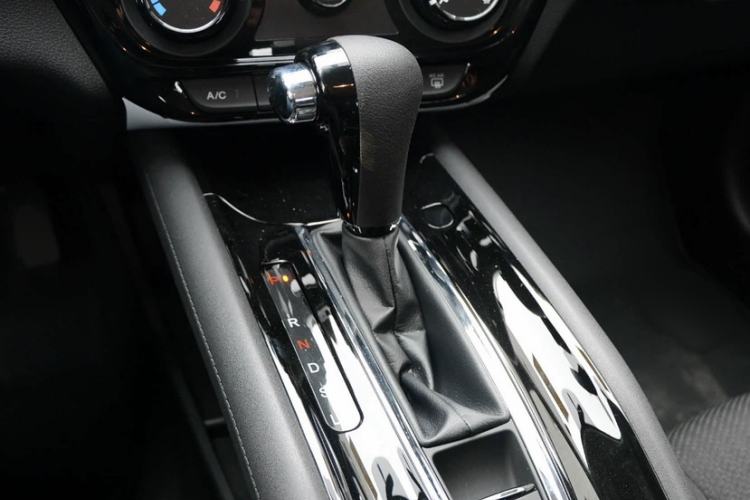 Used Honda Vezel 2015 1.5L CVT two-wheel drive Comfort trim Gear Lever