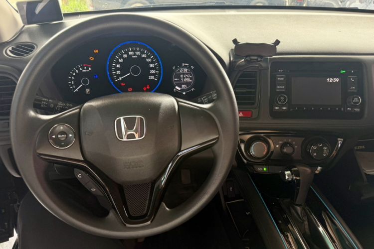Used Honda Vezel 2015 1.5L CVT two-wheel drive Comfort trim Interior 1