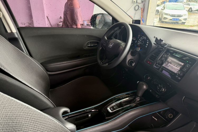 Used Honda Vezel 2015 1.5L CVT two-wheel drive Comfort trim Interior 10