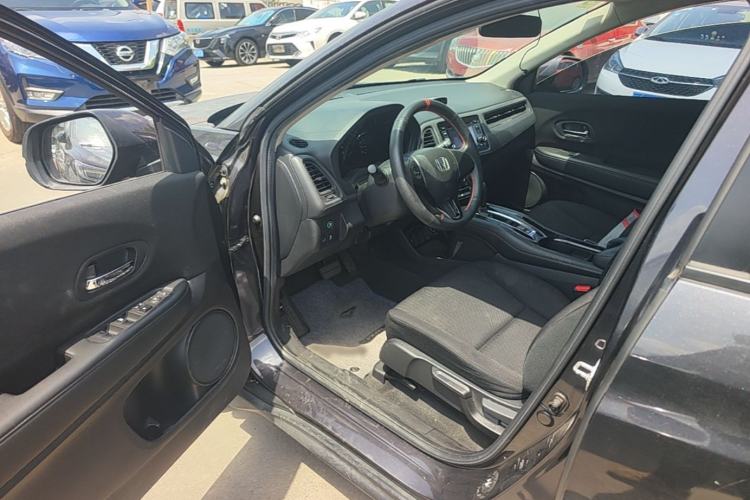 Used Honda Vezel 2015 1.5L CVT two-wheel drive Comfort trim Interior 3