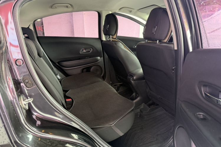 Used Honda Vezel 2015 1.5L CVT two-wheel drive Comfort trim Interior 9